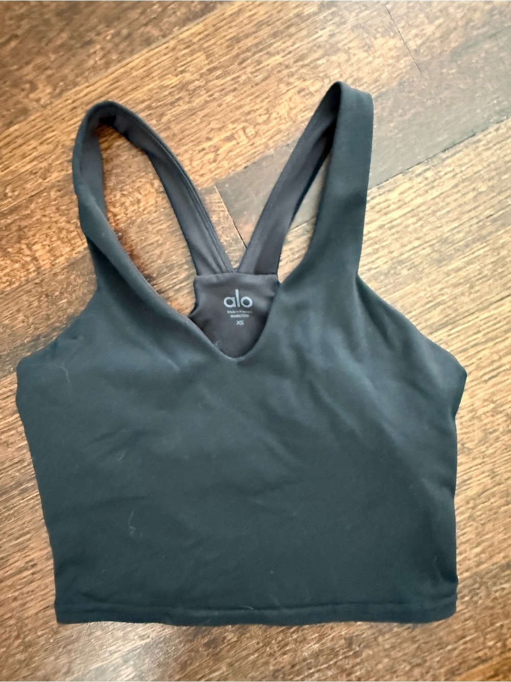 ALO Yoga Black V‑Neck Racerback Crop Top
